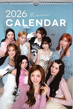 NiziUセット Amazon.co.jp: NiziU ニジュー グッズ 大判 壁掛け カレンダー 2026年